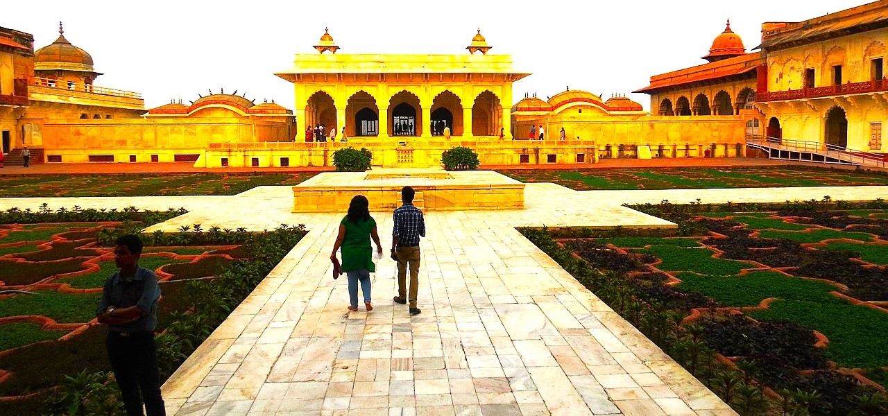 Why A Walking Tour Is the Best Way To See A City To Its Core