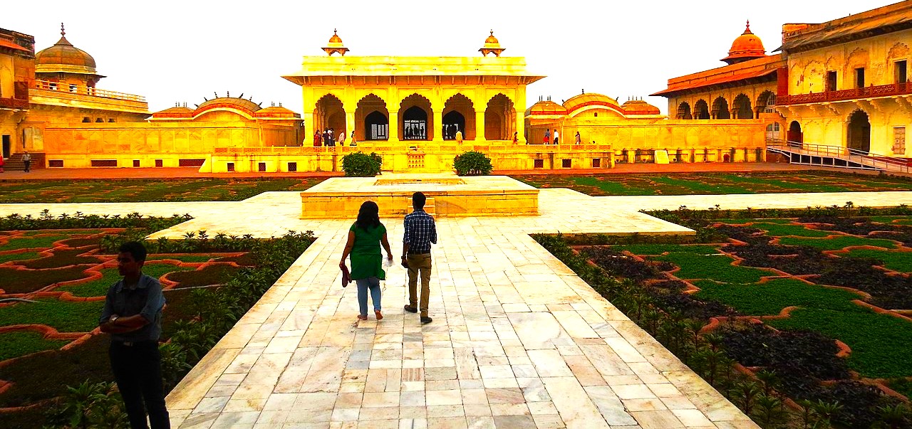 Why A Walking Tour Is the Best Way To See A City To Its Core