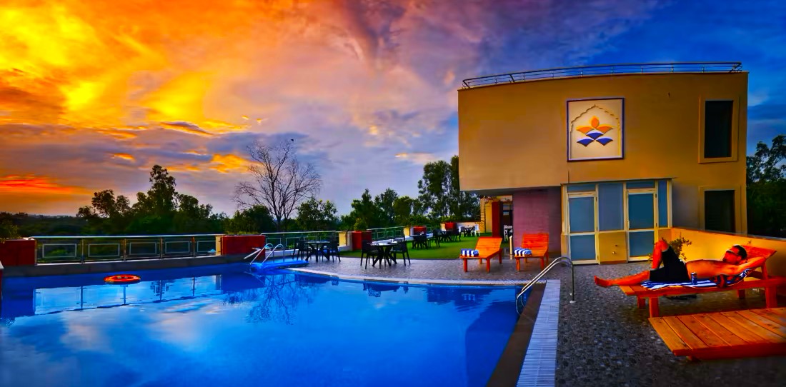 Enjoy Fabulous Stay in Agra Literally Next To Taj Mahal